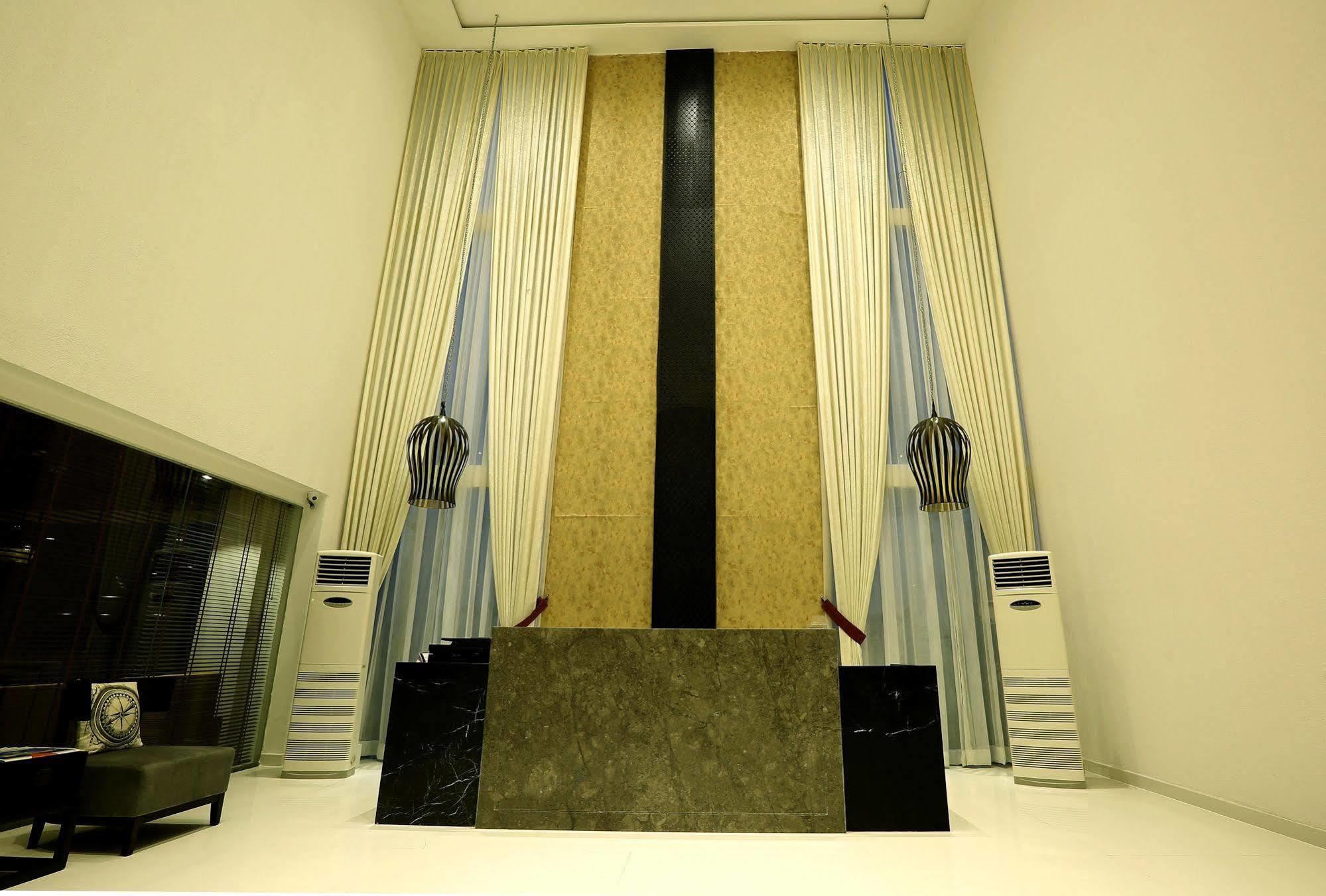 Hotel Deccan Serai, Hitec City, Hyderabad Eksteriør billede