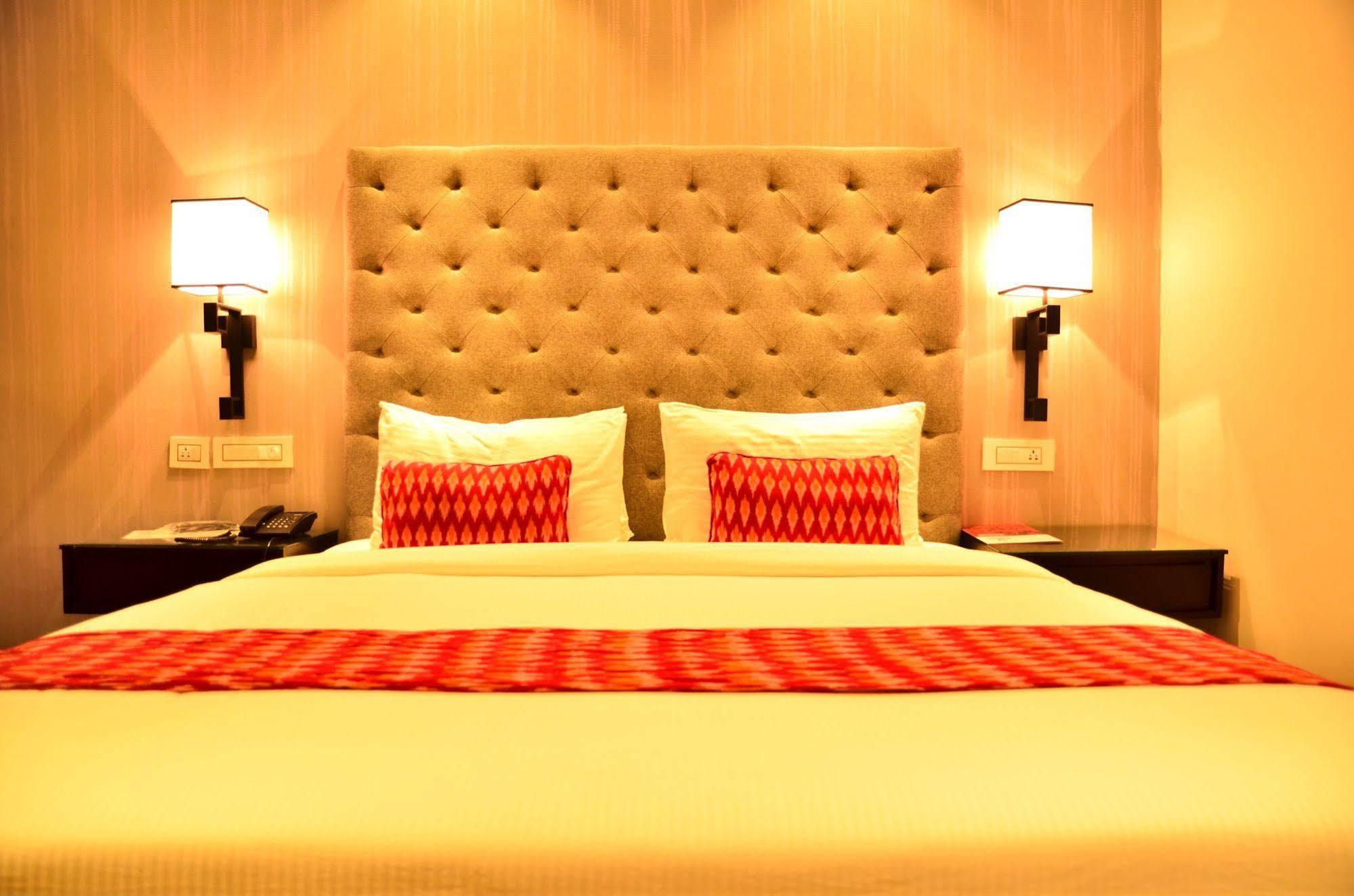 Hotel Deccan Serai, Hitec City, Hyderabad Eksteriør billede